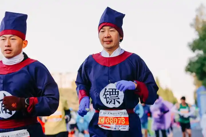 杭卅马拉松_马拉松杭州开跑时间_杭州马拉松几点开